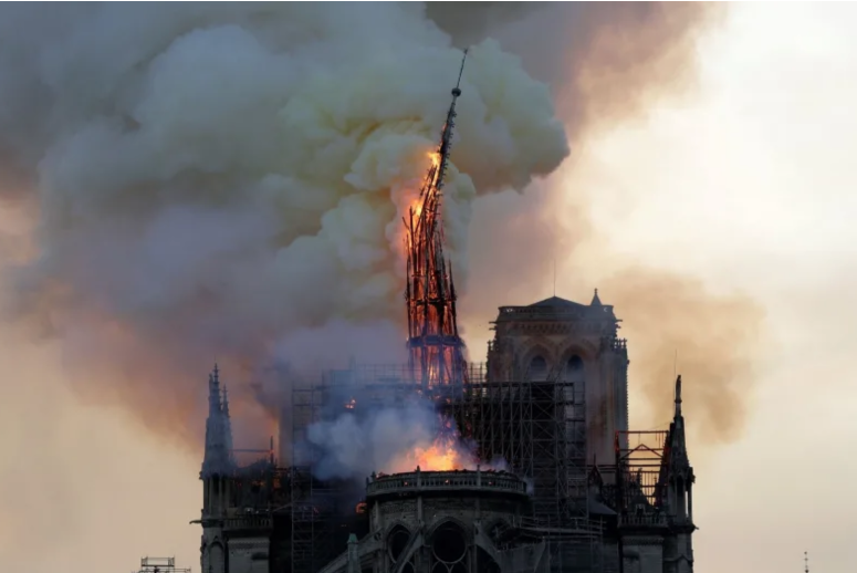 Photos : La cathédrale Notre-Dame de Paris en feu 3